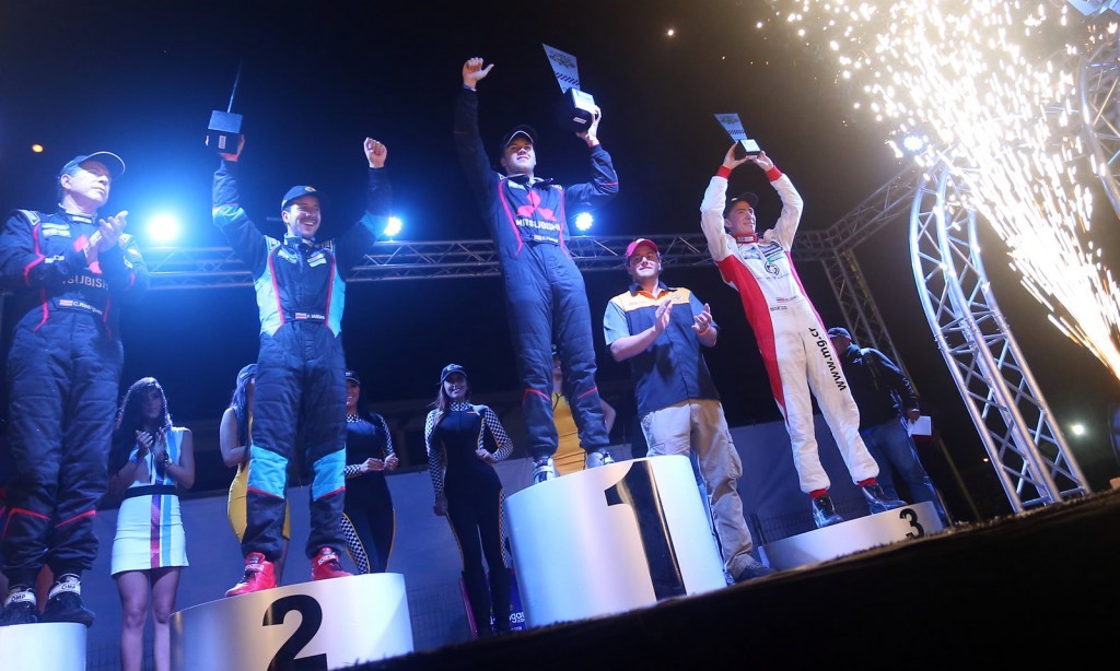 El podium de ganadores de la Copa Pennzoil